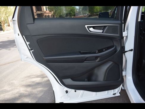 Used 2018 Ford Edge SEL FWD image 21