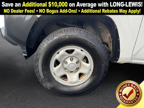 Used 2018 Toyota Tacoma SR image 14