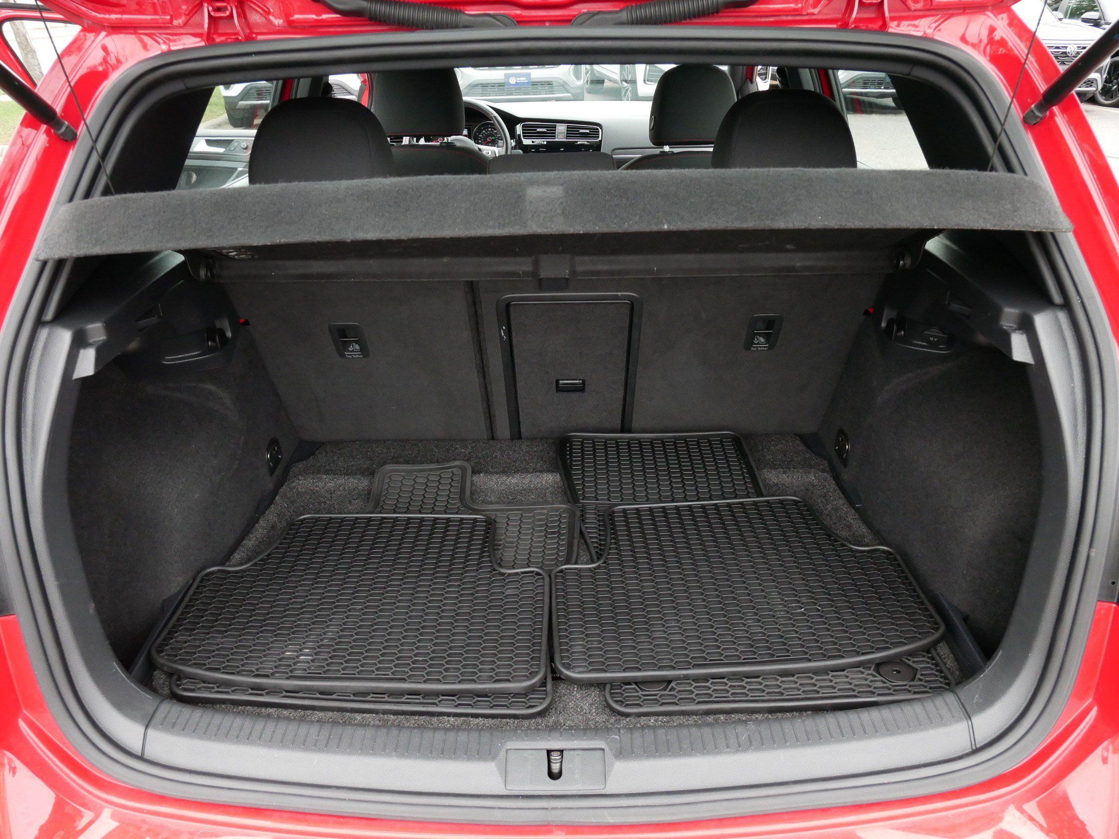 Used 2018 Volkswagen GTI SE FWD image 18