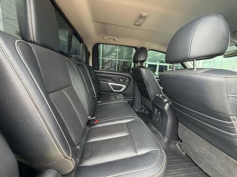 Used 2018 Nissan Titan PRO-4X w/ Pro-4x Convenience Package AWD/4WD image 16
