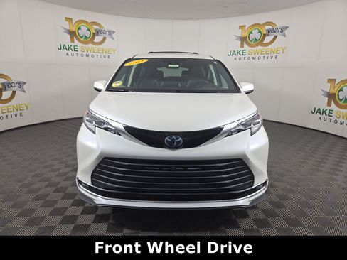 Used 2021 Toyota Sienna Platinum FWD image 3