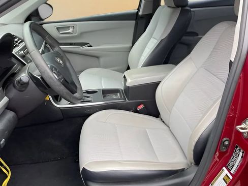 Used 2017 Toyota Camry SE image 11