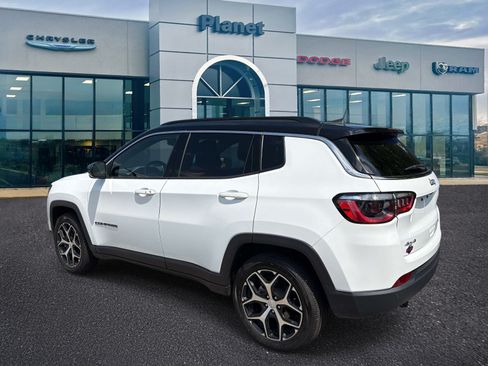 Used 2024 Jeep Compass Limited AWD/4WD image 3