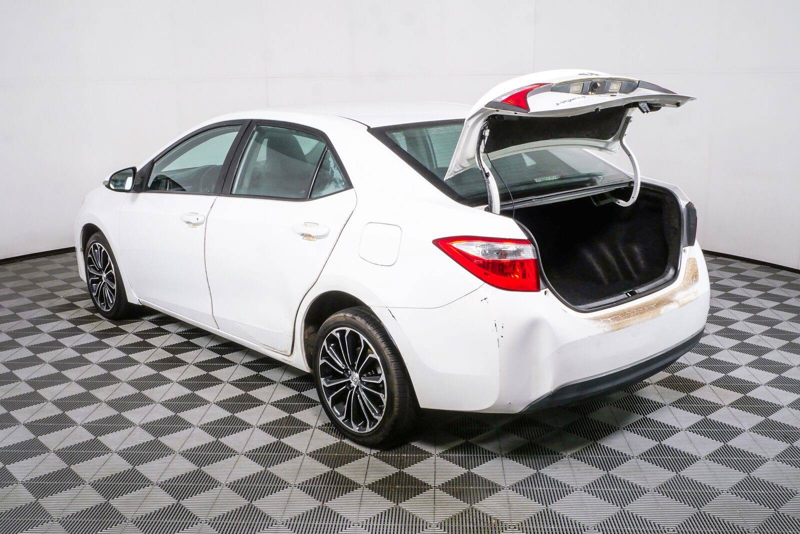 Used 2014 Toyota Corolla S FWD image 29