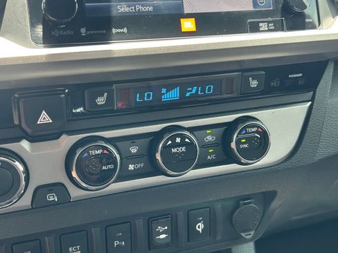 Used 2017 Toyota Tacoma Limited w/ Tow Package AWD/4WD image 33