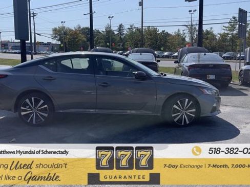 Used 2021 Nissan Altima 2.5 SR w/ SR Premium Package image 10