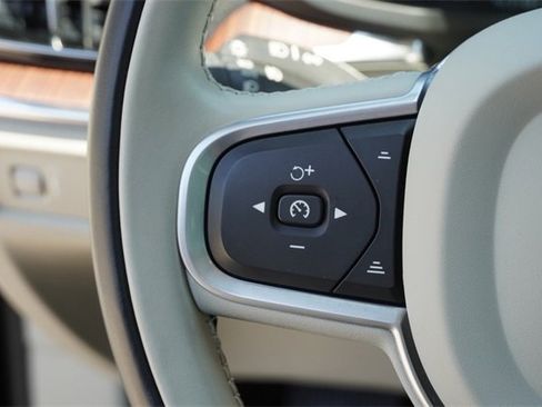 Used 2022 Volvo S60 B5 Momentum w/ Premium Package image 26