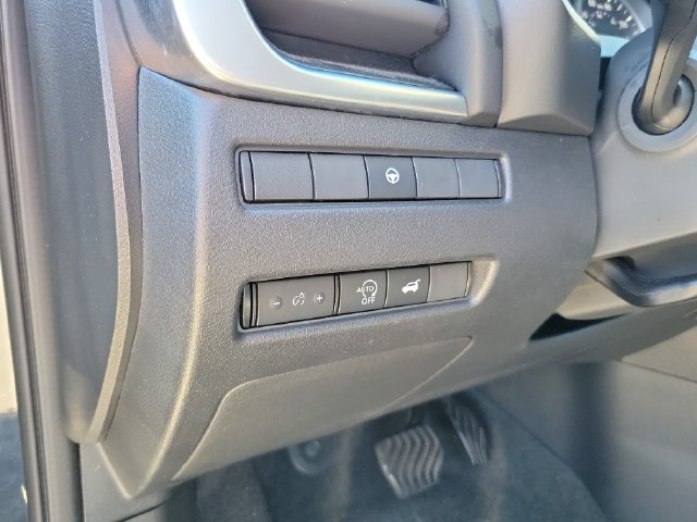 Used 2025 Nissan Rogue SV FWD image 10