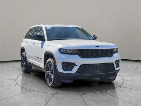 New 2025 Jeep Grand Cherokee Altitude image 14