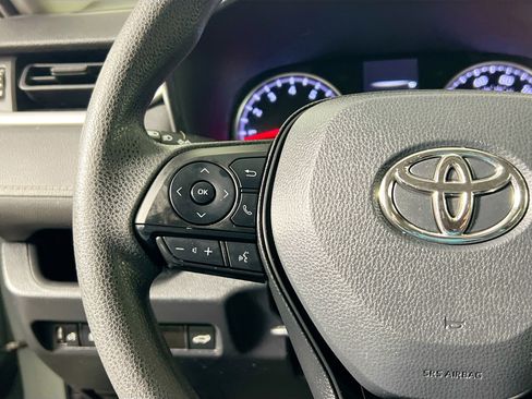 Used 2022 Toyota RAV4 XLE image 18