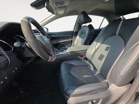Used 2020 Toyota Camry SE FWD image 9