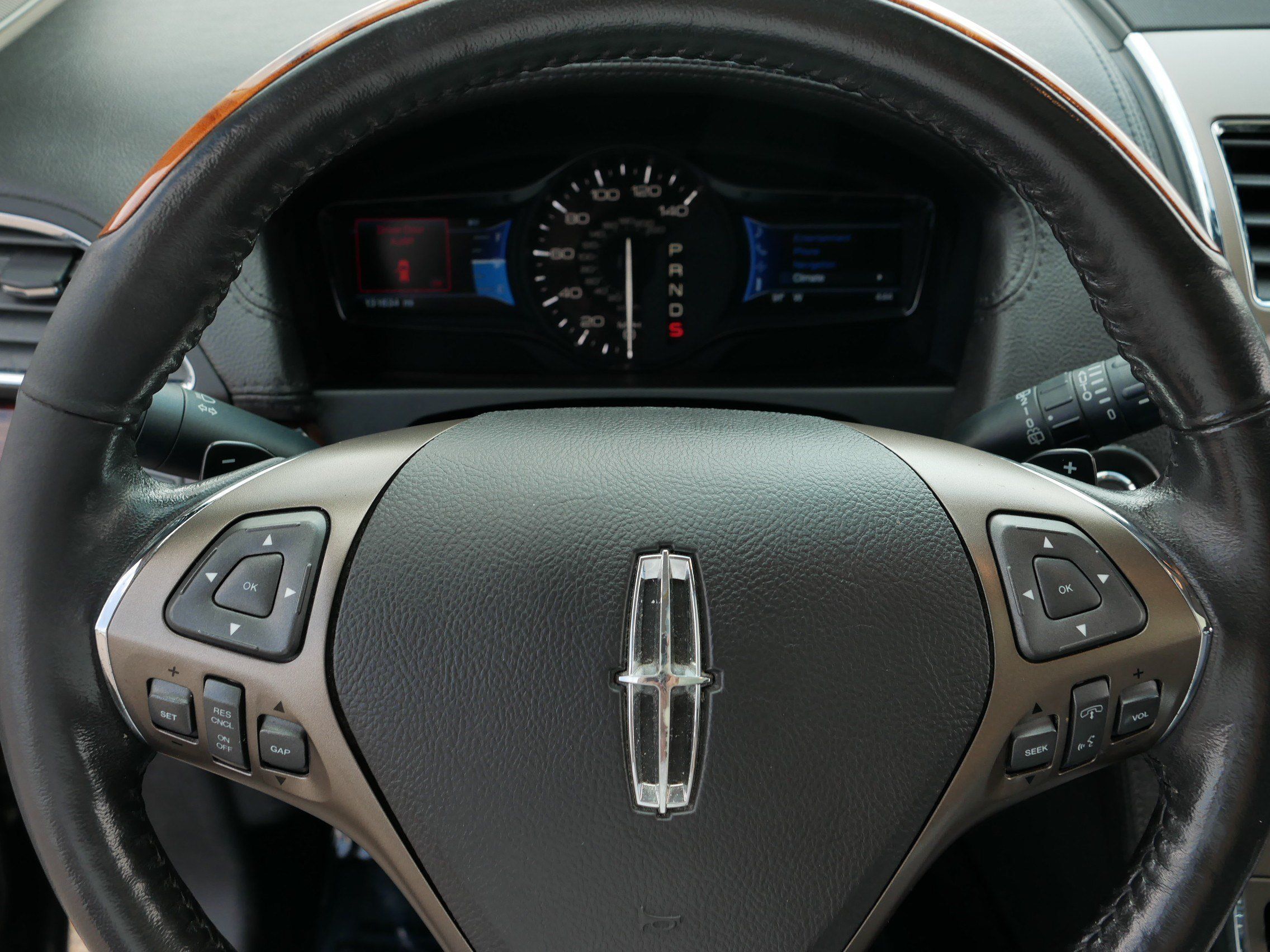 Used 2013 Lincoln MKX AWD image 25