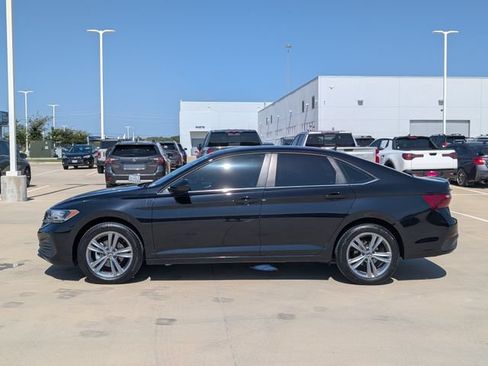 Used 2024 Volkswagen Jetta SE w/ Panoramic Sunroof Package FWD image 3