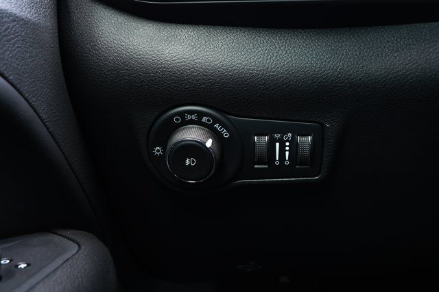 New 2026 Jeep Compass Latitude AWD/4WD image 15
