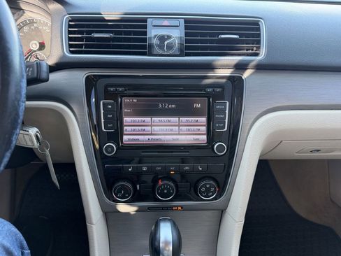 Used 2014 Volkswagen Passat 1.8T SE image 15