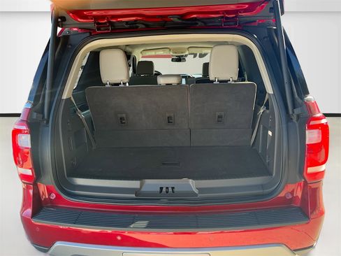Used 2021 Ford Expedition XLT image 27