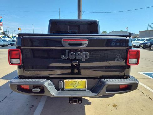 Used 2021 Jeep Gladiator Sport AWD/4WD image 5