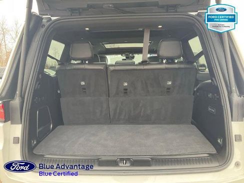 Used 2023 Jeep Wagoneer Series III w/ Premium Group I AWD/4WD image 22
