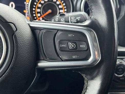 Used 2022 Jeep Wrangler Unlimited Sahara image 25