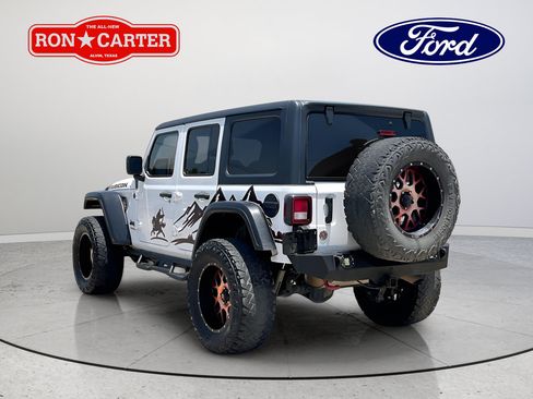 Used 2021 Jeep Wrangler Unlimited Rubicon AWD/4WD image 4