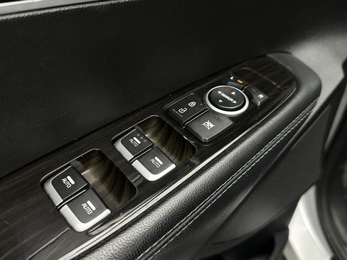 Used 2020 Kia Sorento AWD V6 image 12