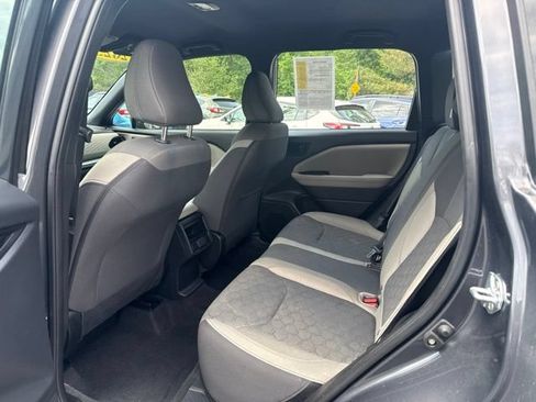 Used 2025 Subaru Forester AWD/4WD image 10