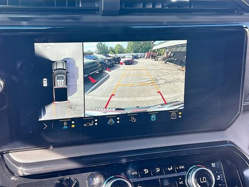Used 2023 GMC Sierra 1500 AT4 w/ Technology Package AWD/4WD image 14