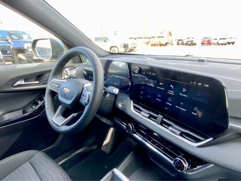 New 2026 Chevrolet Equinox LT w/ Safety and Technology Package FWD image 41