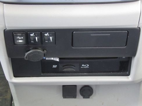 Used 2015 Toyota Sienna XLE Premium FWD image 34