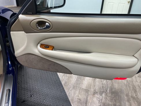 Used 2003 Jaguar XK8 Convertible image 36