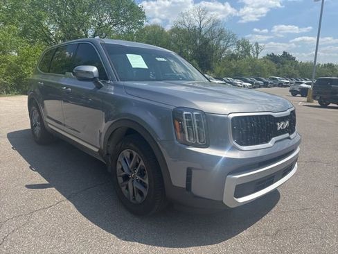 Used 2025 Kia Telluride LX FWD image 2