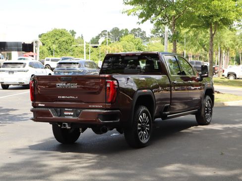 Used 2024 GMC Sierra 3500 Denali Ultimate AWD/4WD image 9