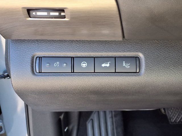 Certified 2025 Nissan Pathfinder Platinum FWD image 16