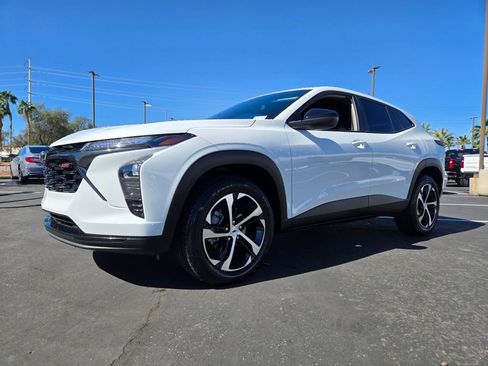 Used 2024 Chevrolet Trax RS w/ Driver Confidence Package image 2