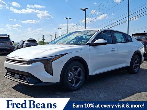 New 2026 Kia K4 FWD image 2