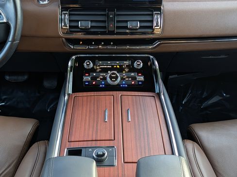 Used 2024 Lincoln Navigator L Reserve image 21