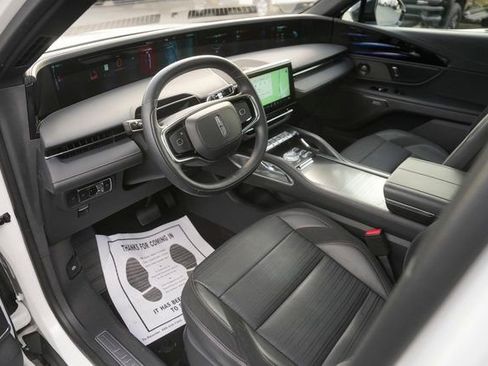 Used 2024 Lincoln Nautilus Reserve w/ Equipment Group 202A image 8