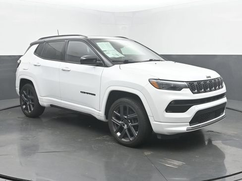Used 2025 Jeep Compass Limited w/ High Altitude Package AWD/4WD image 8