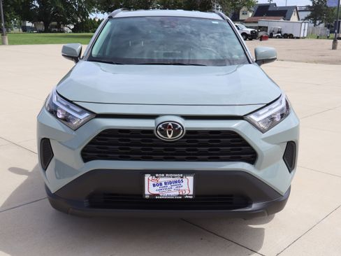 Used 2022 Toyota RAV4 XLE AWD/4WD image 2