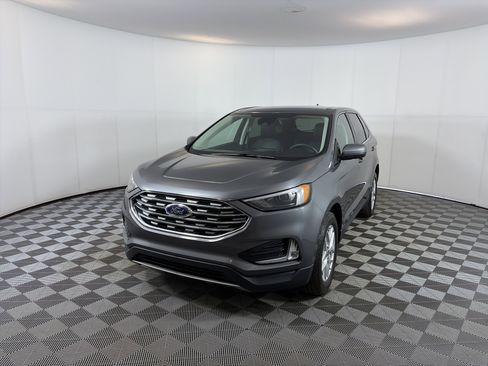 Used 2022 Ford Edge SEL w/ Convenience Package image 2