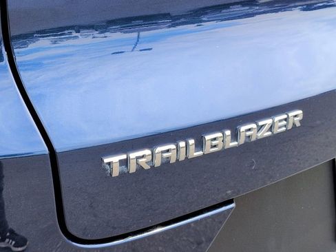 Used 2023 Chevrolet TrailBlazer LT FWD image 32
