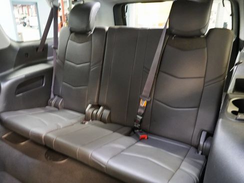 Used 2017 Cadillac Escalade ESV Premium Luxury image 18