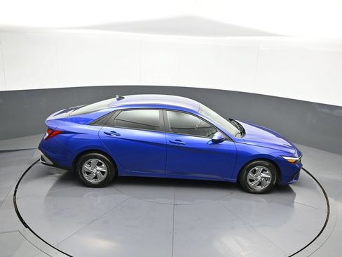 Certified 2025 Hyundai Elantra SE w/ Cargo Package FWD image 36