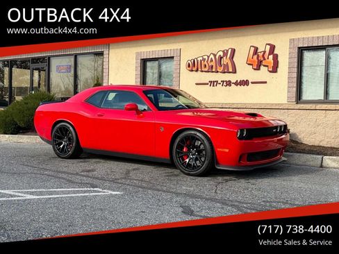Used 2015 Dodge Challenger SRT Hellcat image 1