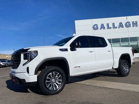 Used 2022 GMC Sierra 1500 AT4 w/ AT4 Preferred Package image 16