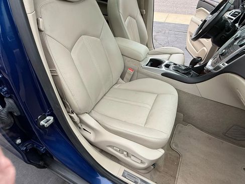 Used 2012 Cadillac SRX Luxury image 19