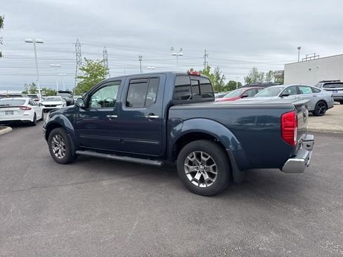 Used 2015 Nissan Frontier SL w/ Moonroof Package AWD/4WD image 9