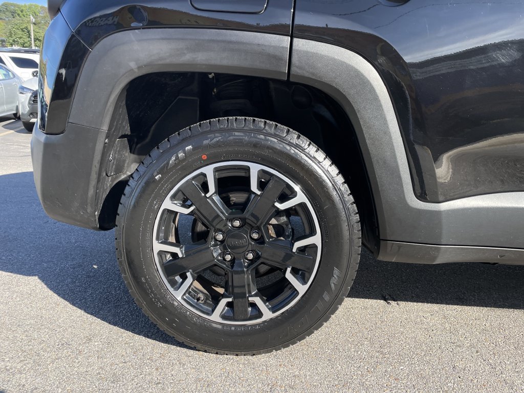 Used 2023 Jeep Renegade Latitude AWD/4WD image 12