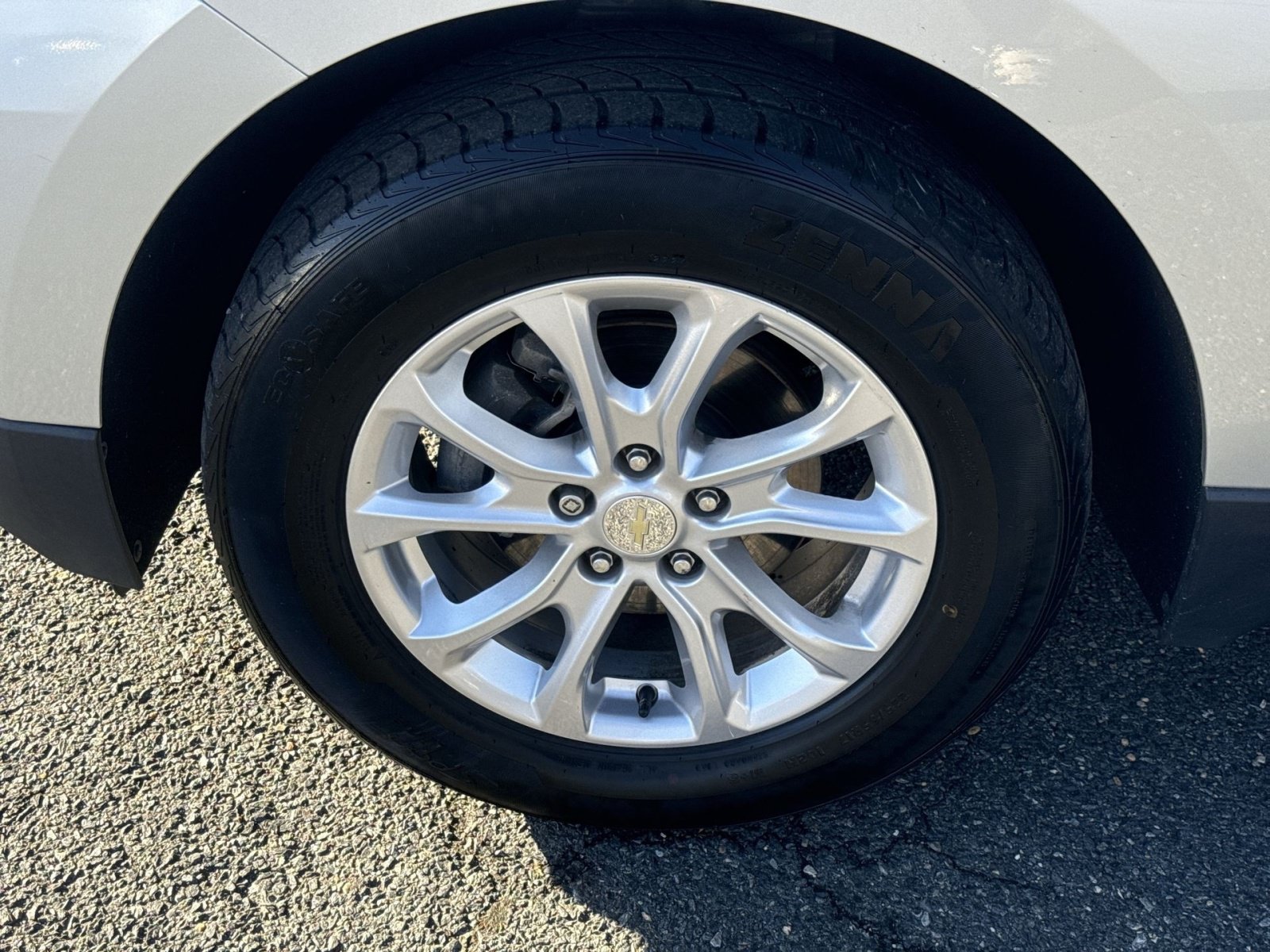 Used 2020 Chevrolet Equinox LS w/ LS Convenience Package AWD/4WD image 13