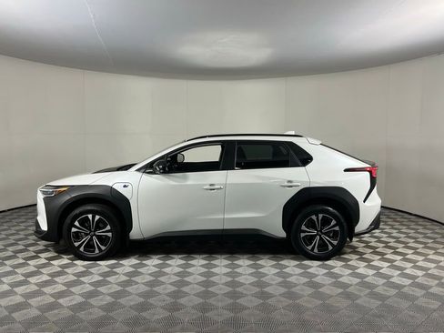 Used 2024 Subaru Solterra Premium image 9